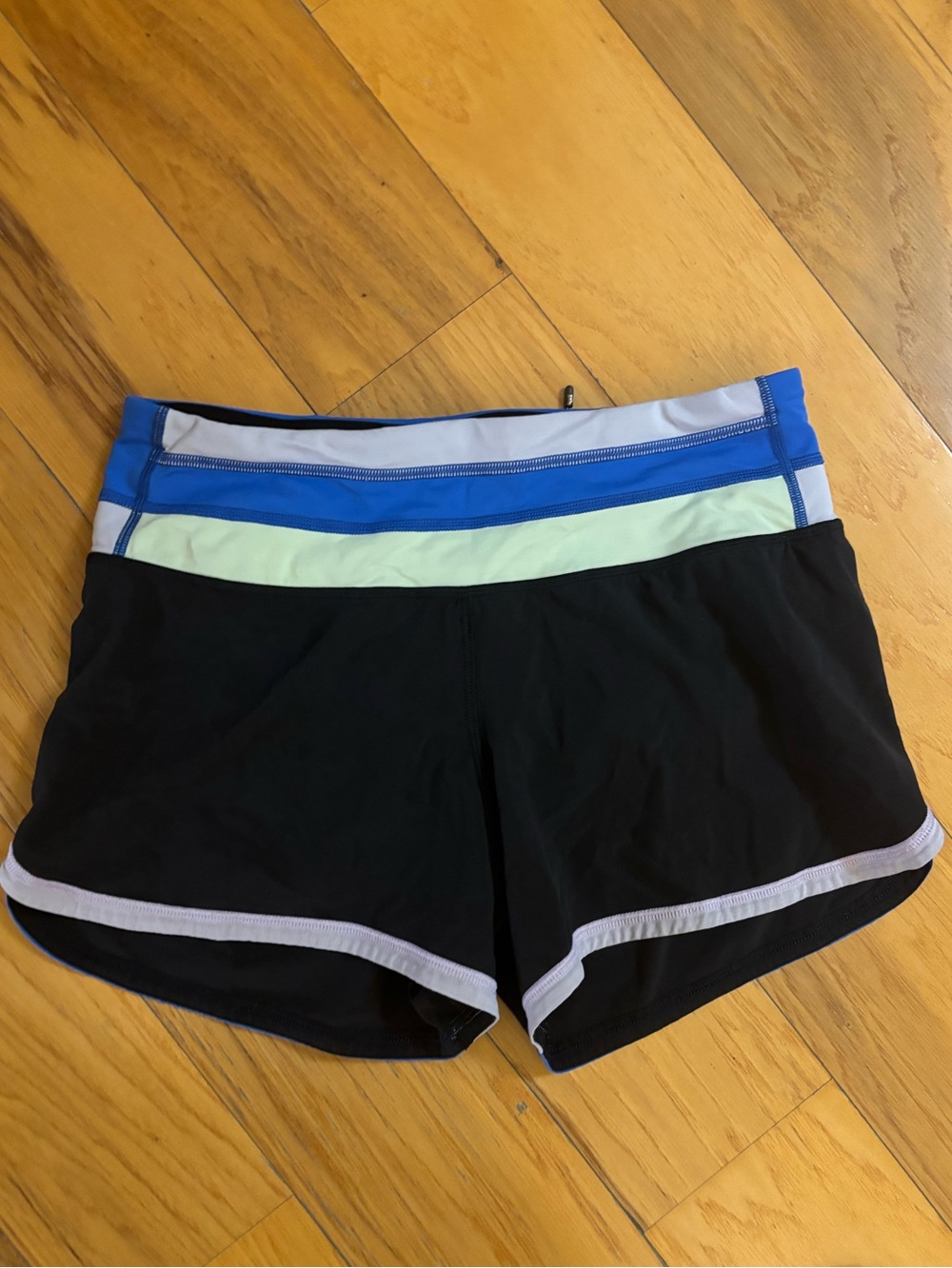 Lululemon Groovy Run Short *4-way Stretch - Picture 2 of 6
